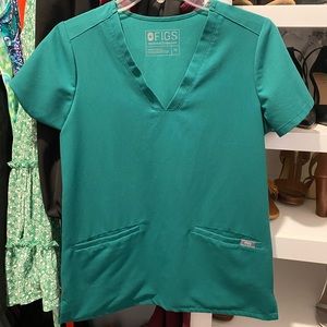 Figs Hunter green casma top